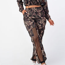 Load image into Gallery viewer, Camouflage Jogger Pants  With Fish Net Small